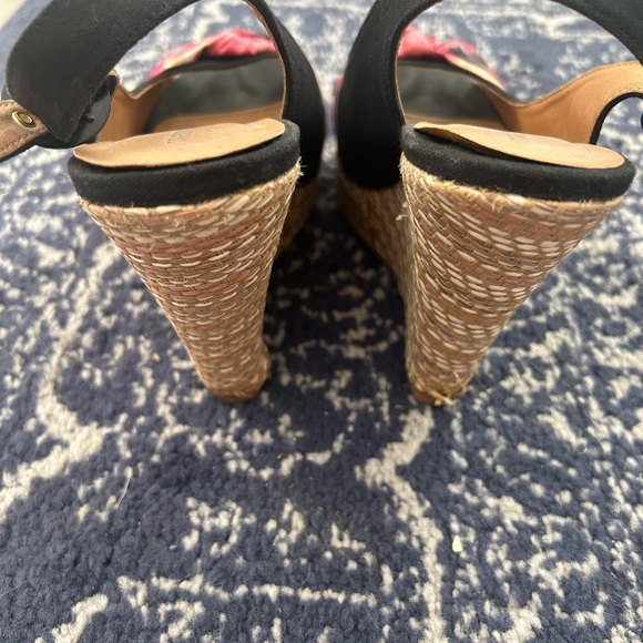 Floral detail wedges - Picture 4 of 6